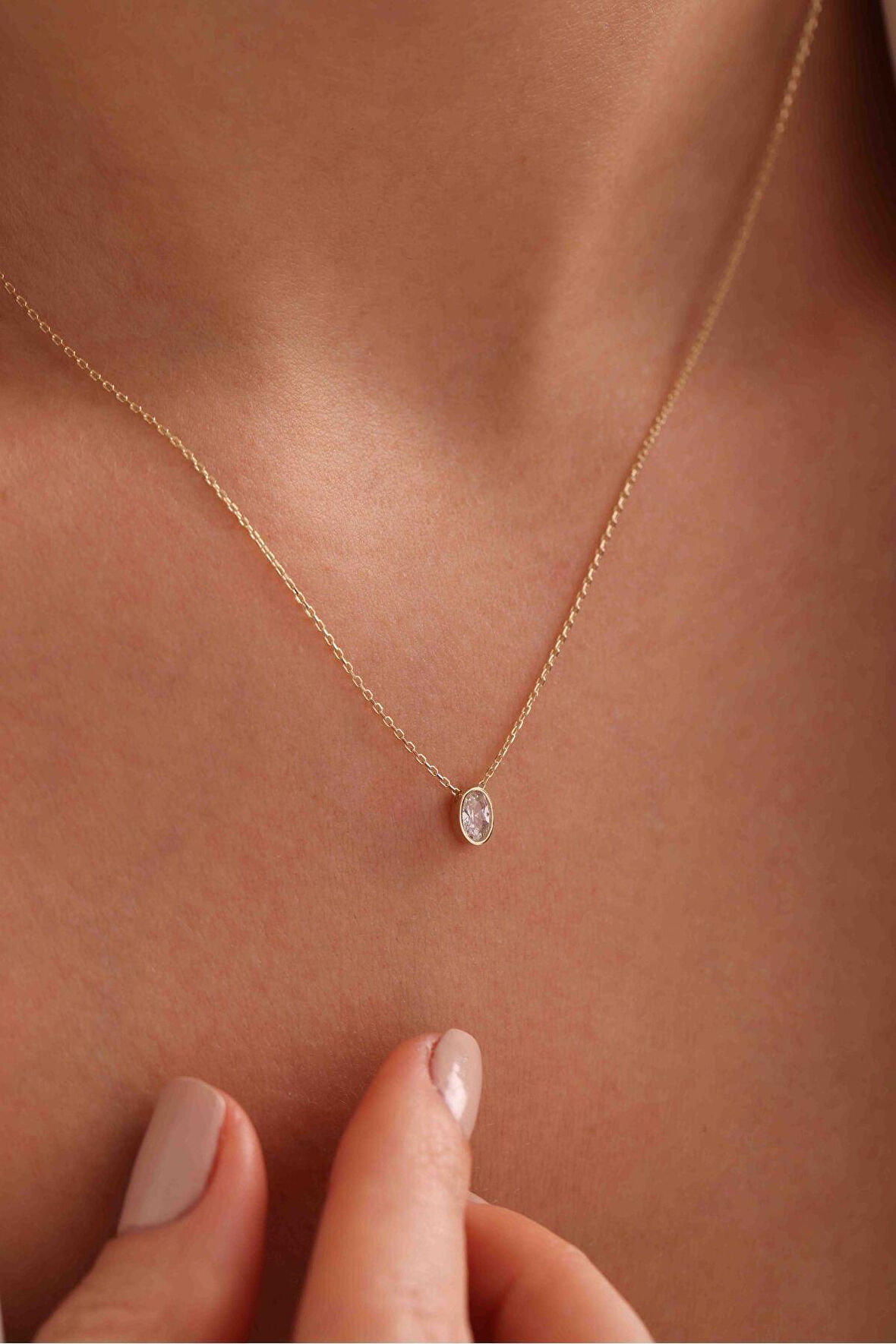 14 Ayar Oval Taşlı Altın Kolye