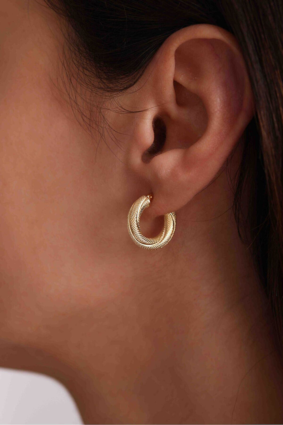 Italyan Tasarım Burgulu Desenli Halka Küpe