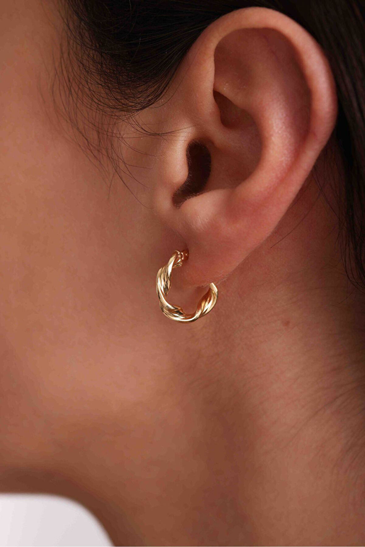 Italyan Tasarım Burgu Çizgili Desenli Orta Boy Halka Küpe