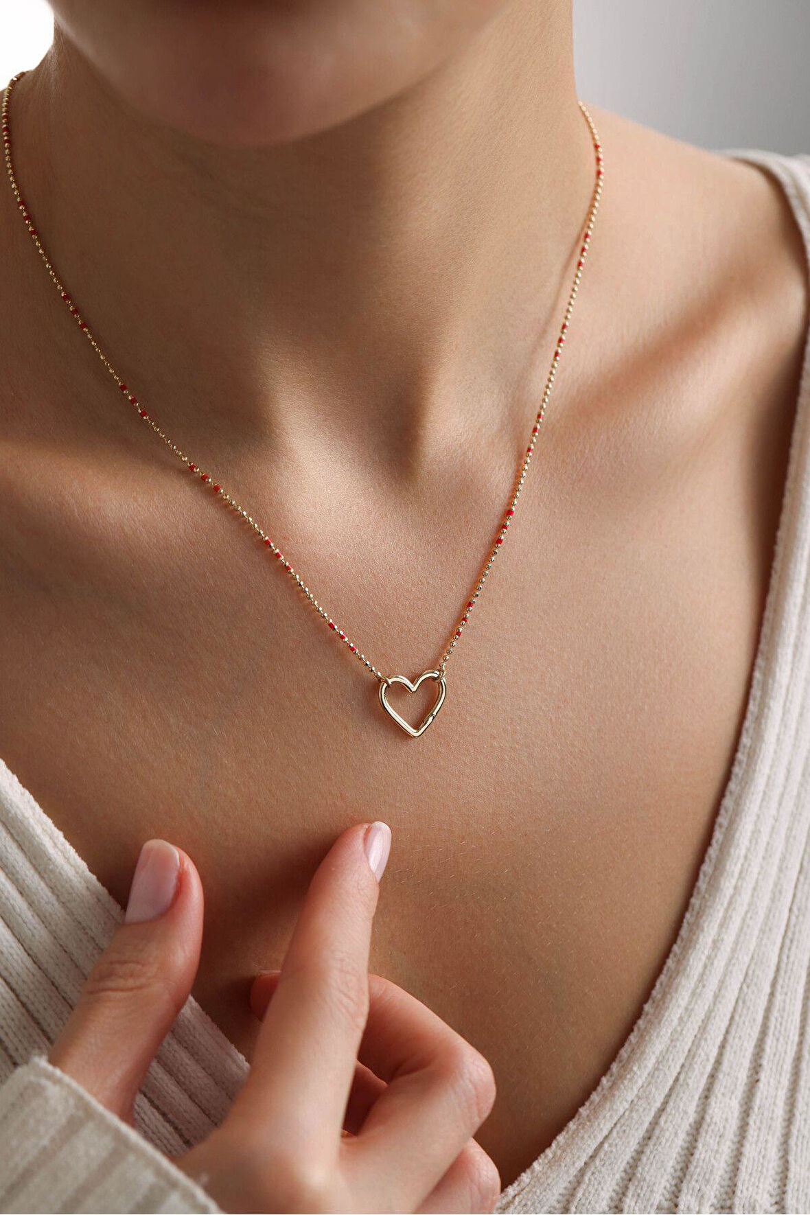 Golf Kırmızı Mineli Kilitli Kalp Kolye 44 cm