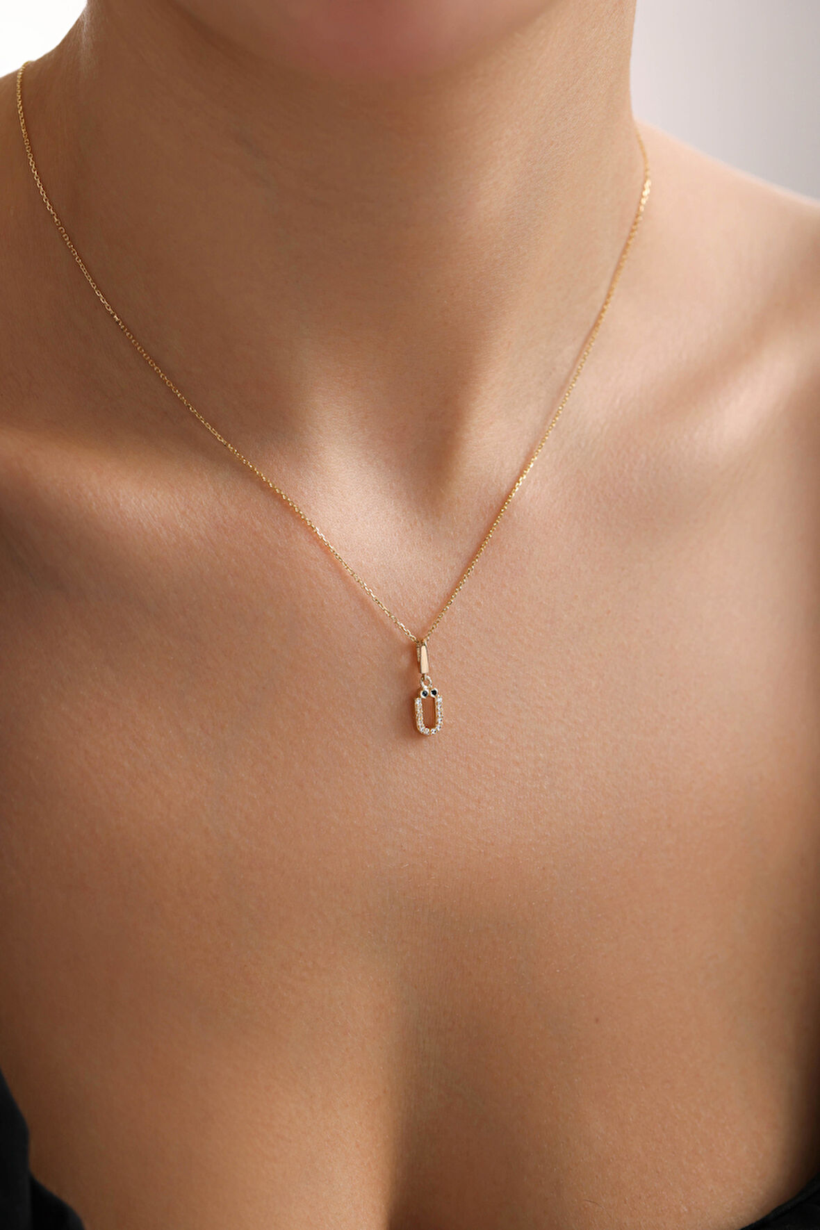 Taşlı Ü Harf Kilitli Charm Kolye