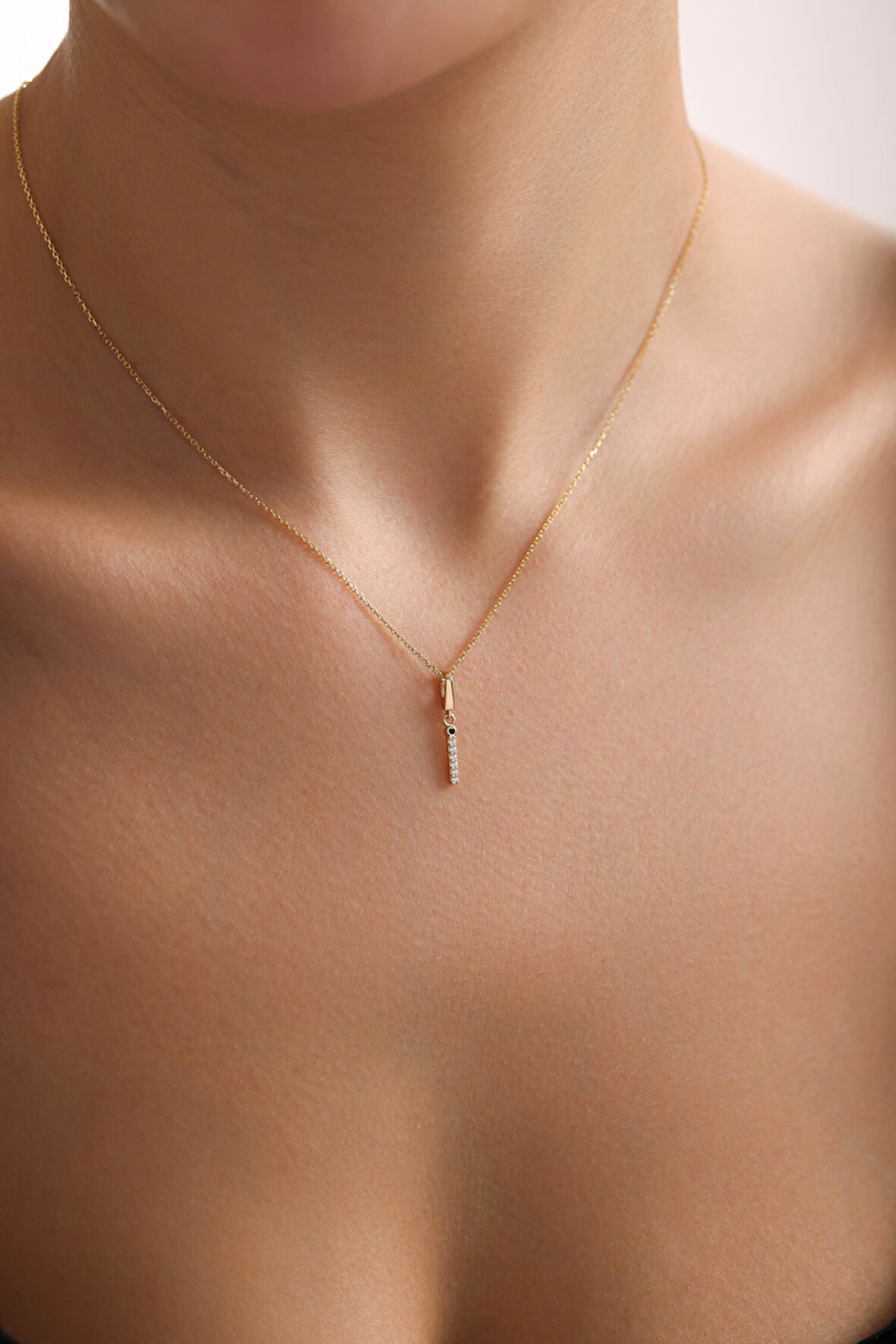 Taşlı İ Harf Kilitli Charm Kolye