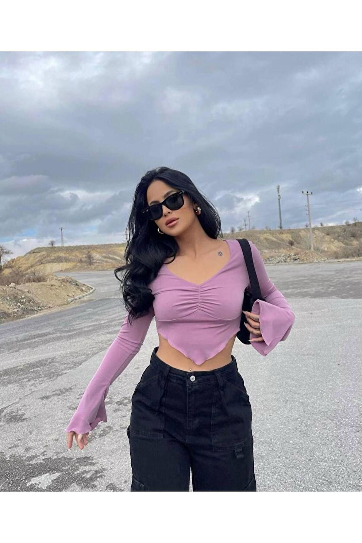 Sırt Dekolteli Zincir Detaylı Crop