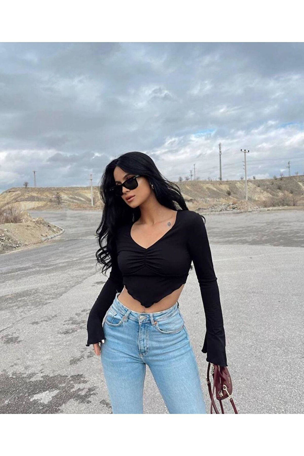 Sırt Dekolteli Zincir Detaylı Crop