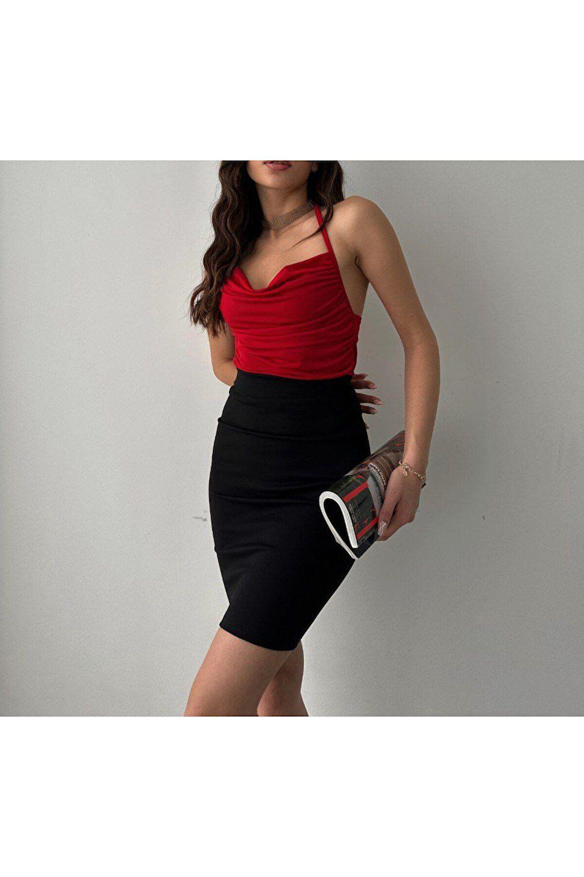 Degaje Yaka Sırt Dekoltesi Sandy Bluz