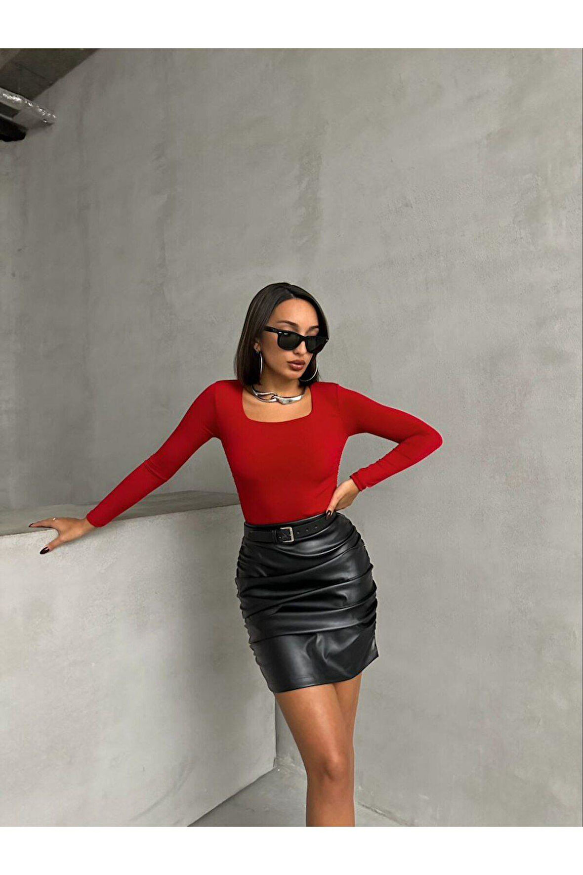 Kare Yaka Uzun Kol Bluz