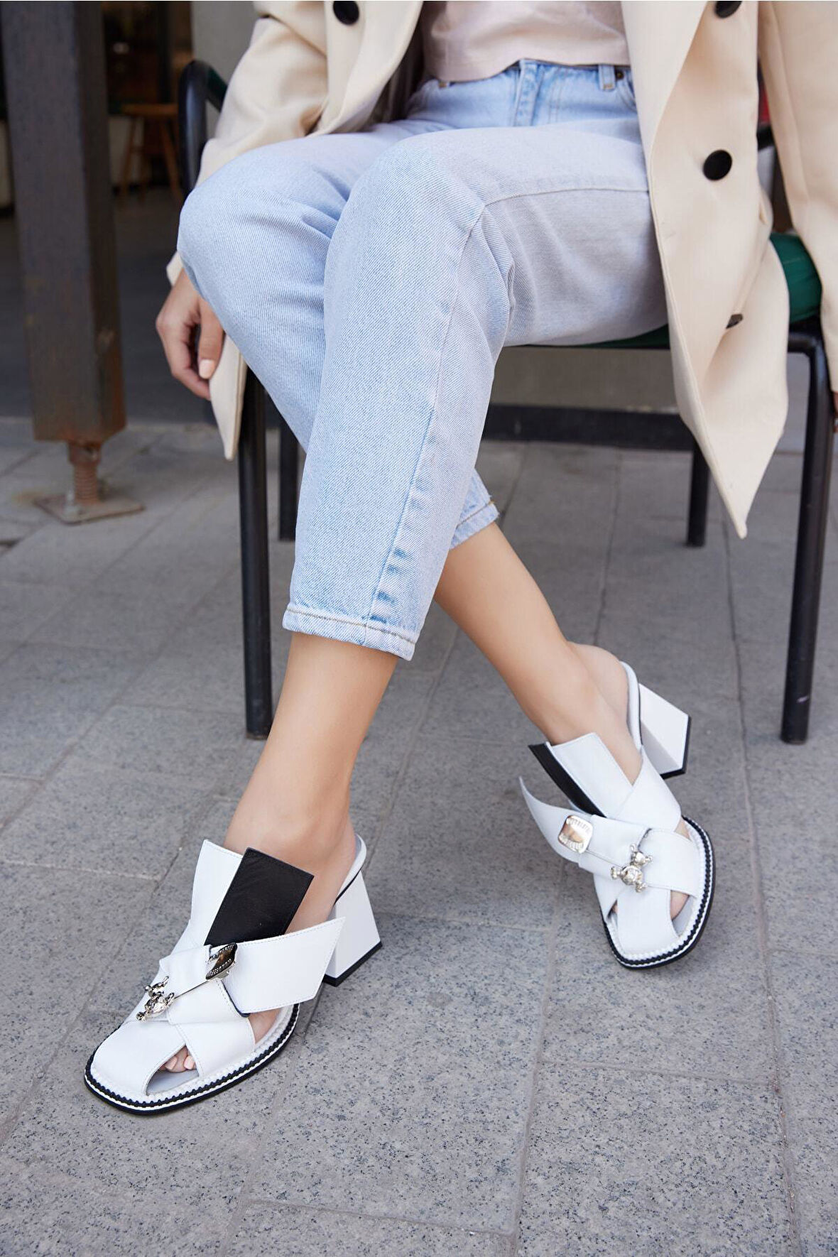 Kadın Deri Terlik Topuk Detaylı Beyaz