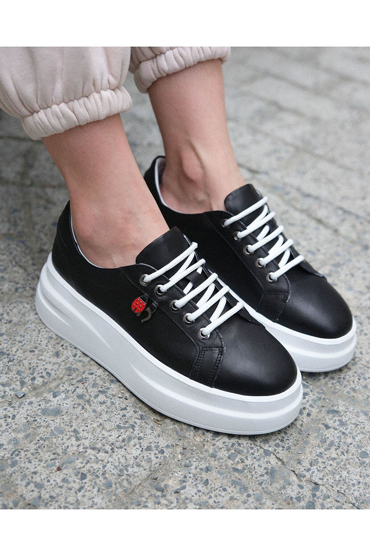 Kadın Hakiki Deri Aksesuar Detaylı Sneaker