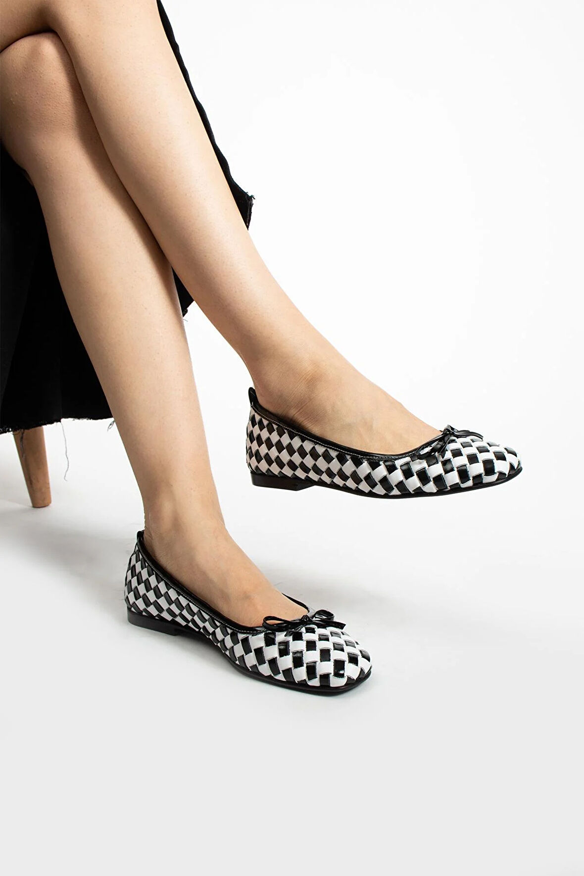 Kadın Hakiki Deri Babet Siyah Beyaz