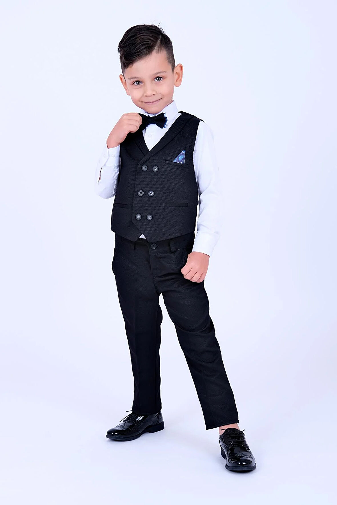 Siyah Mendil Detaylı Erkek Çocuk Smokin Takım