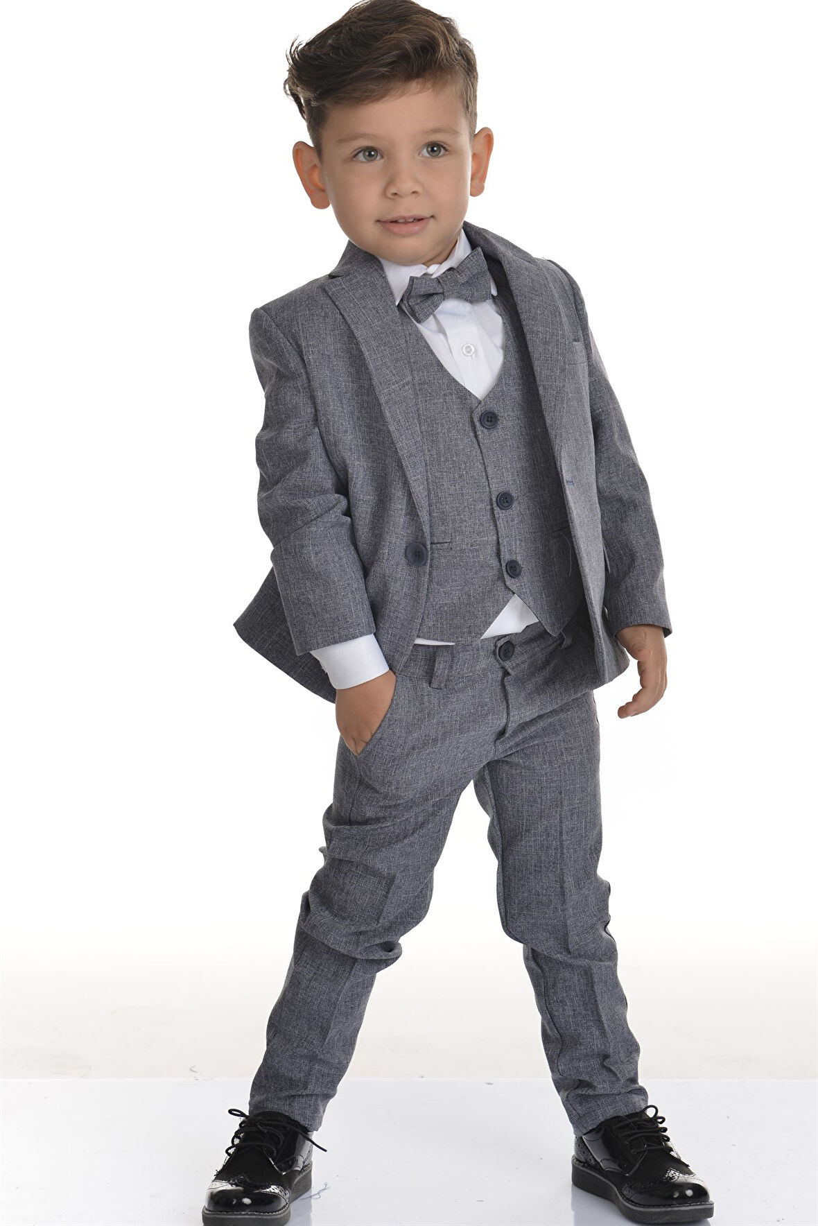 Gri Yelekli Papyonlu Erkek Çocuk Takım Elbise
