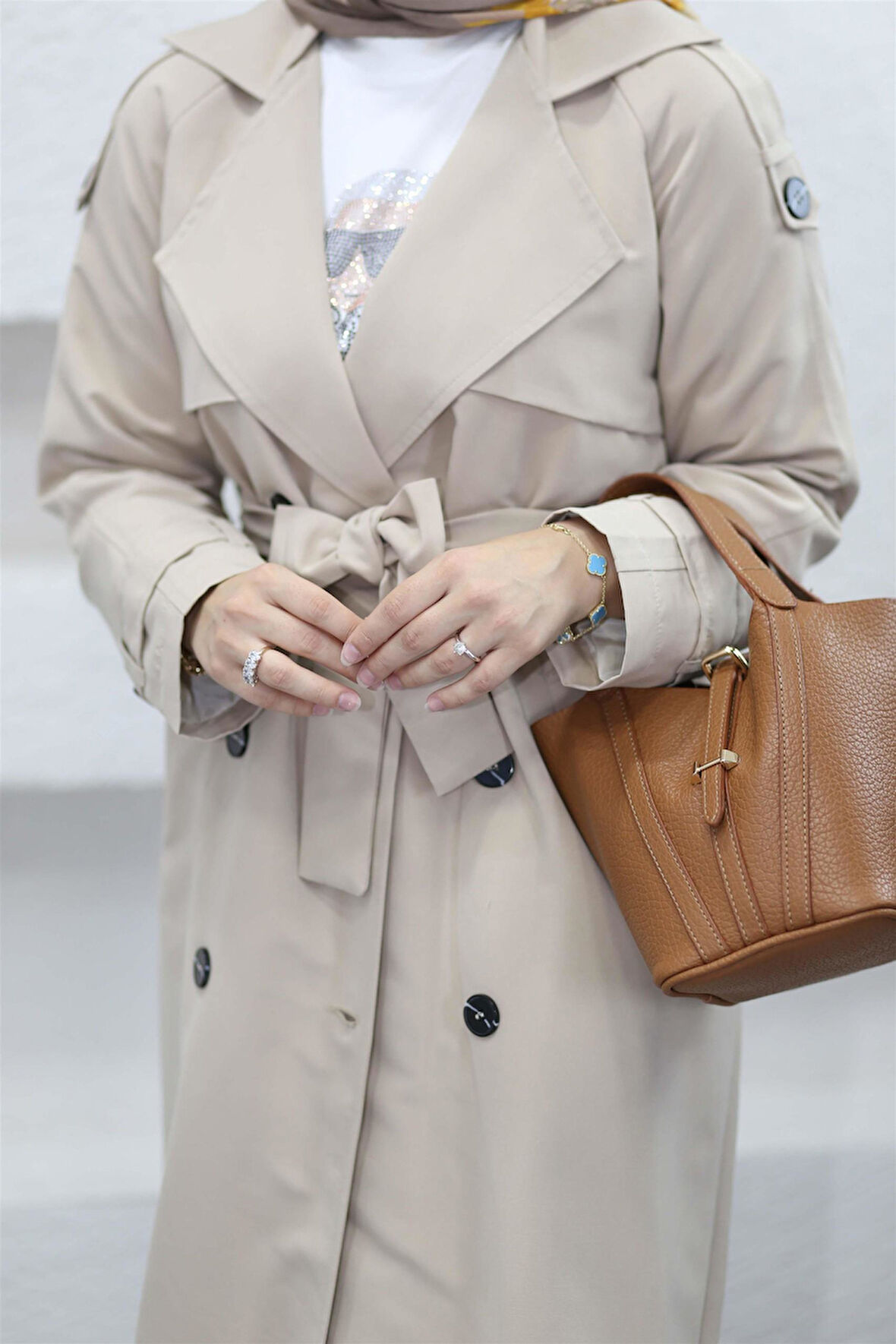 4042 Omuz Ve Kol Uçları Apoletli Kuşaklı Pelerinli Trençkot