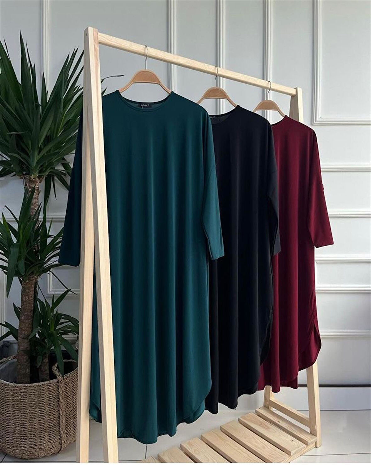 1740 Yanları Yırtmaçlı Eteği Oval Viscon Uzun Tunik