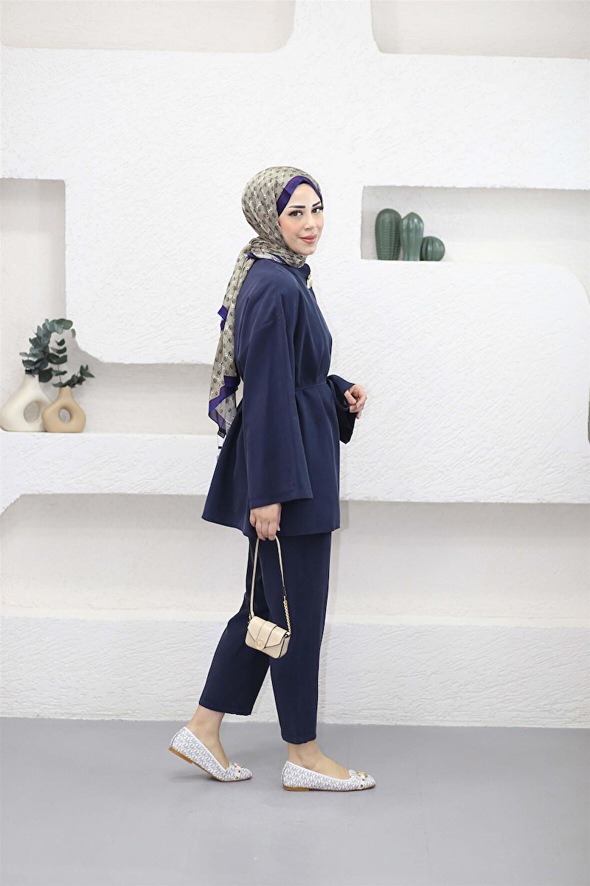 3111-1 Metal Düğmeli Asimetrik Bağıcıklı Süet Takım