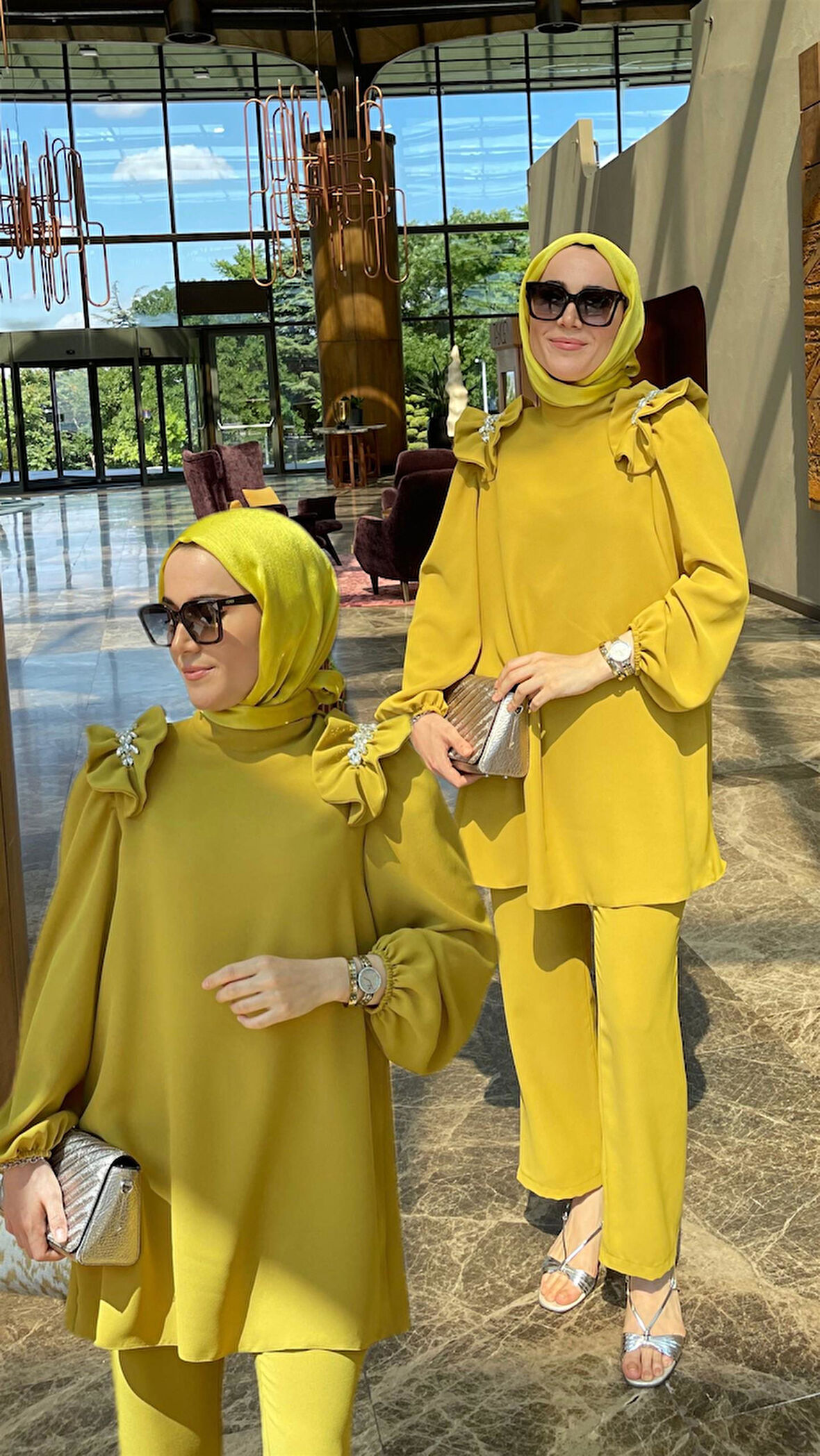 001 Hakim Yaka Omuzu Taş Detaylı Kuşaklı Kristal Takım