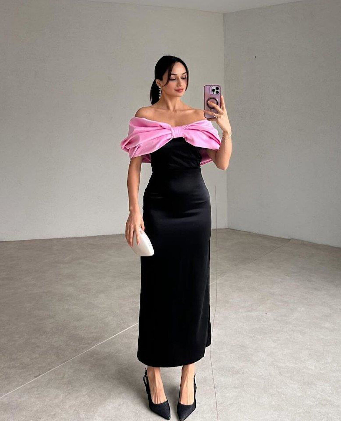 Pembe Önü Fiyonklu Elbise