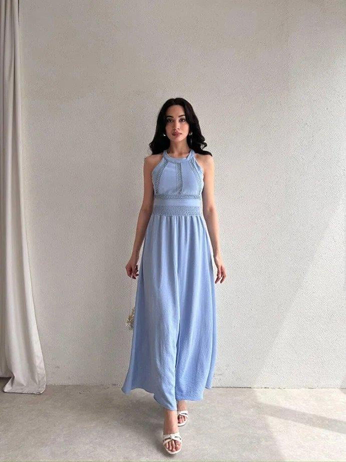 Kadın Krinkil Kumaş Beli Gipeli Halter Yaka Maxi Boy Elbise