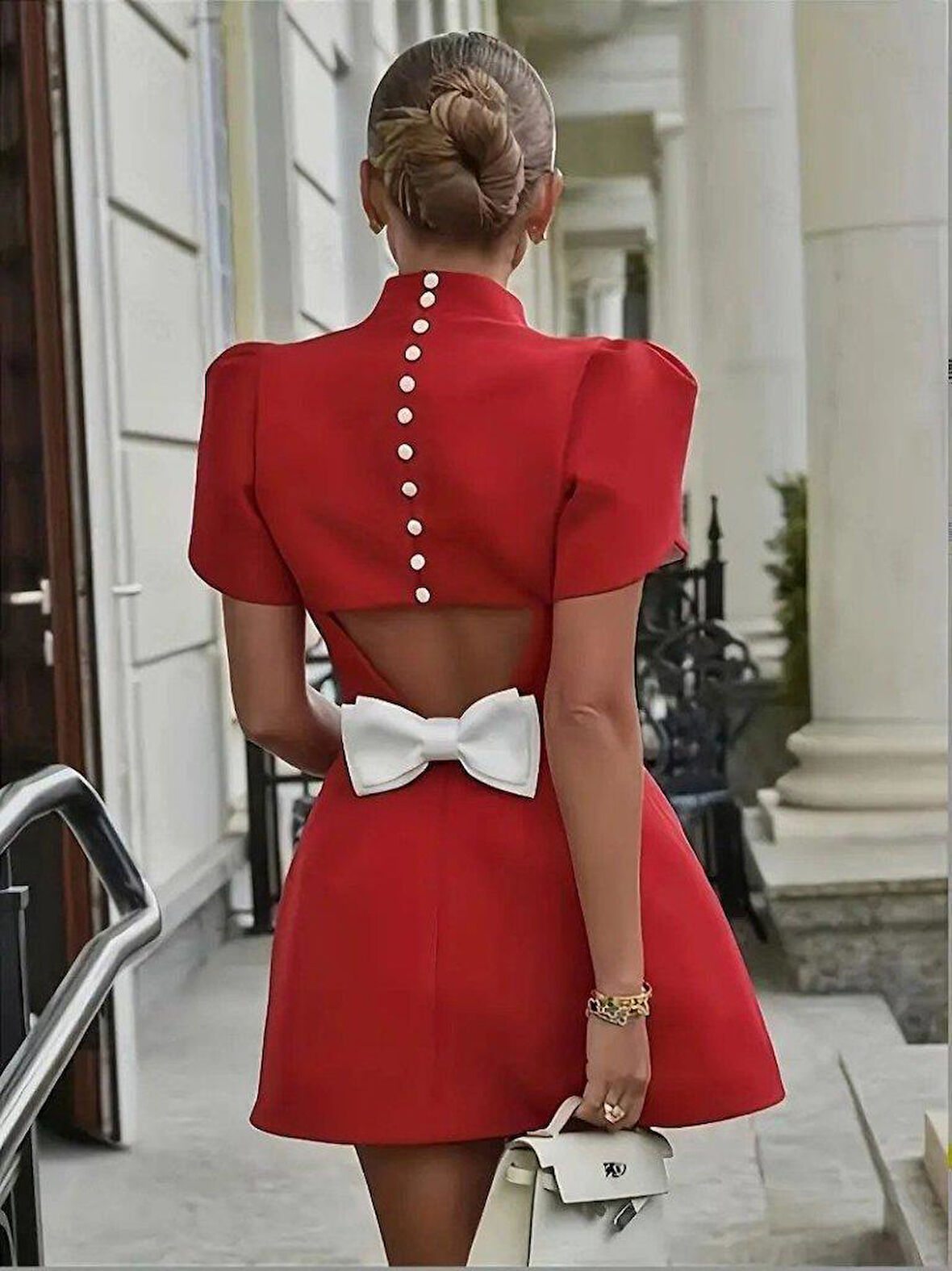 Kadın Kısa Kollu Balıkçı Yaka Arkadan Kelebek Dekolte Detaylı Kısa Atlas Elbise