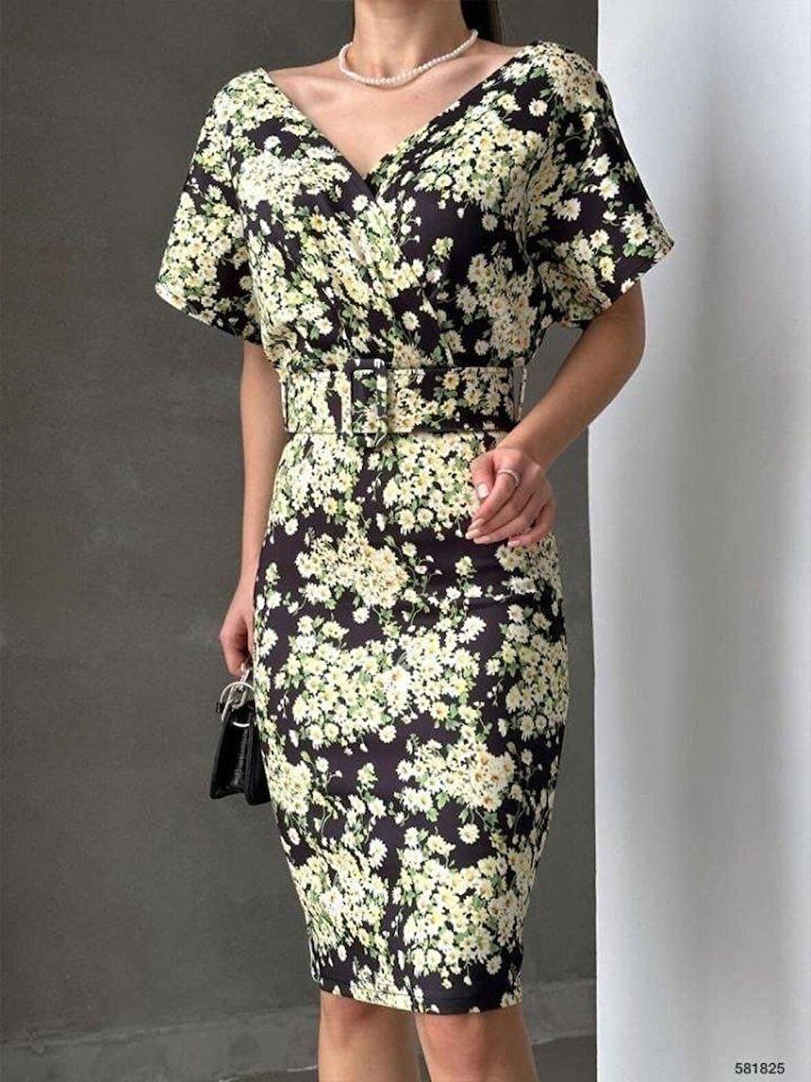 Kadın Dalgıç Kumaş V Yaka çiçek Desenli Kuşaklı Kalem Elbise