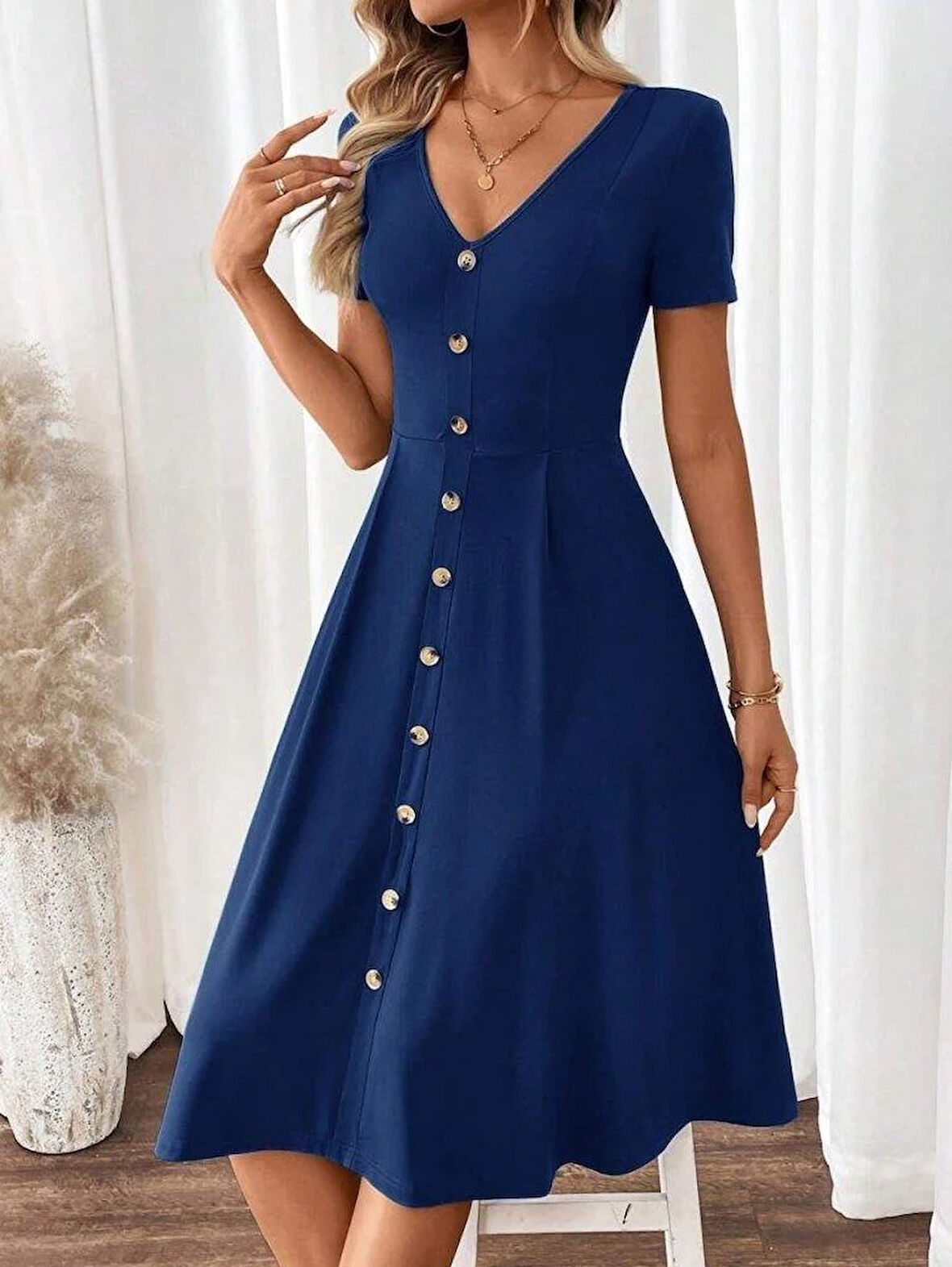 Kadın Kısa Kollu V Yakalı önden Düğmeli A Kesim Dokuma Elbise
