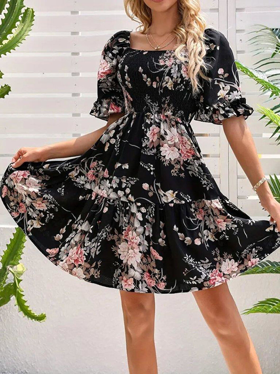 Kadın Kısa Kollu Kare Yakalı Beli Lastikli Kısa Süprem Elbise