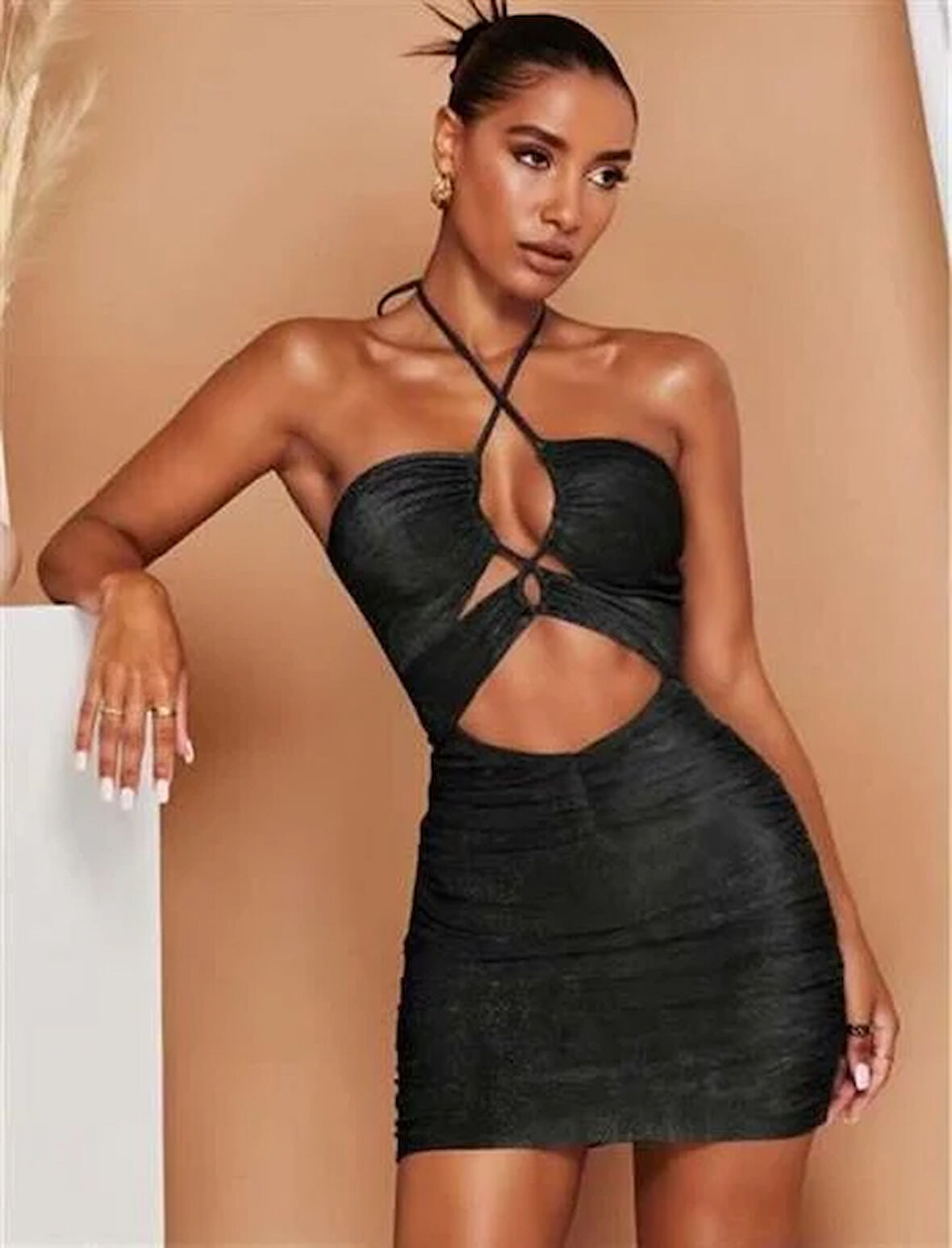 Markano  Siyah Simli Boyundan Bağlamalı Göğüs Dekolteli Mini Club Elbisesi