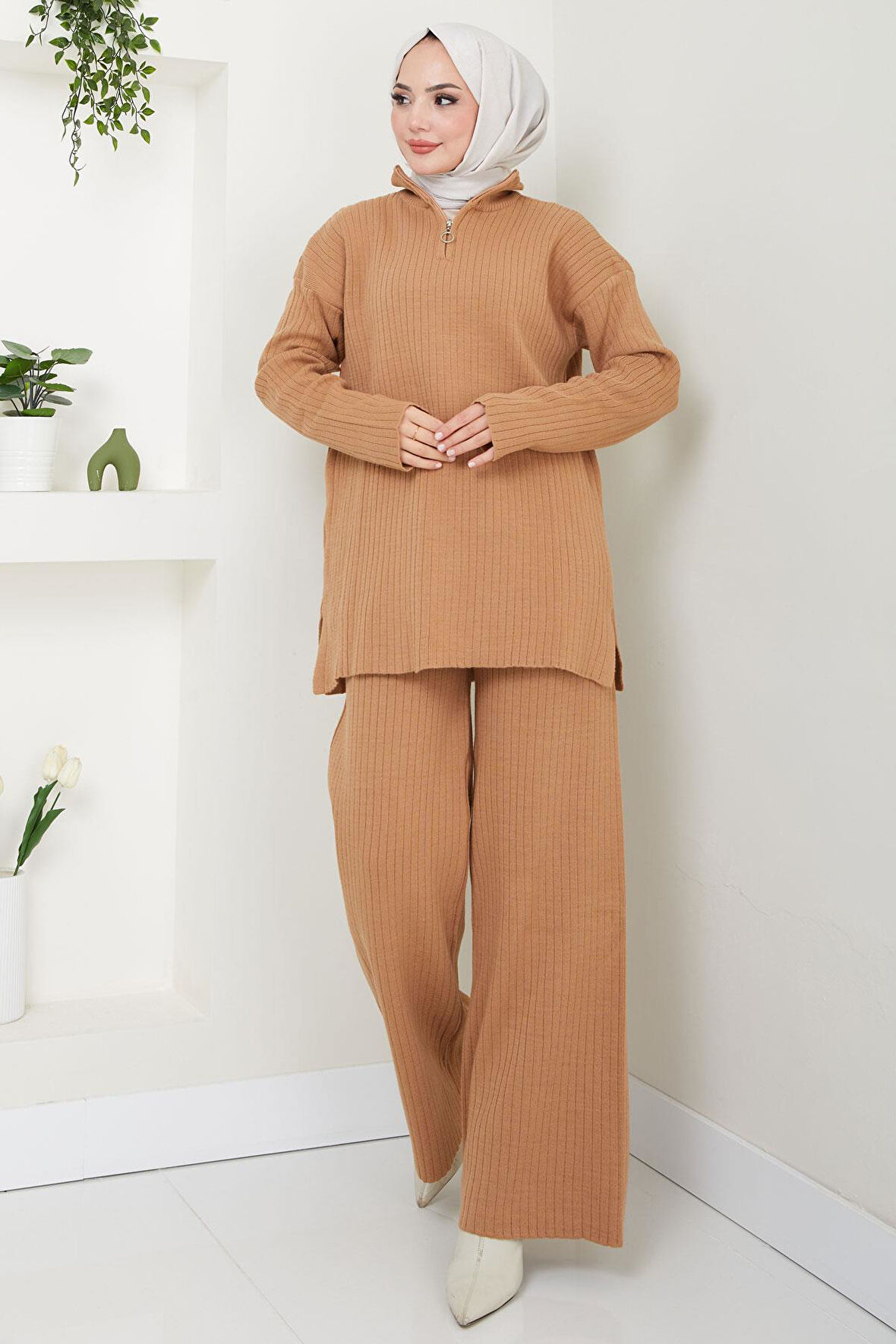 Yakası Fermuarlı Fitilli Triko Takım Camel HM2550