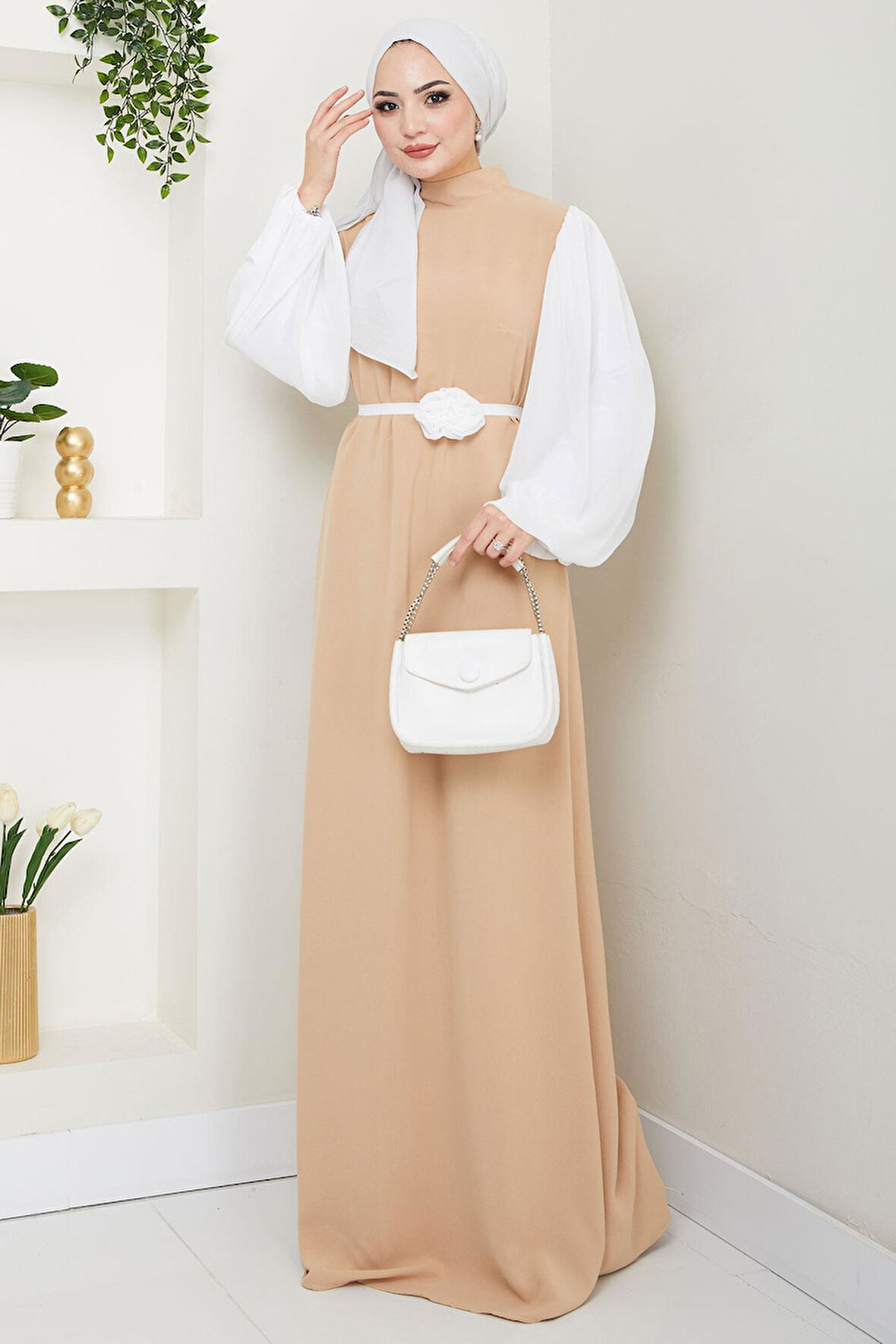 Gül Kemerli Kolları Şifon Abiye Elbise Bej HM2666