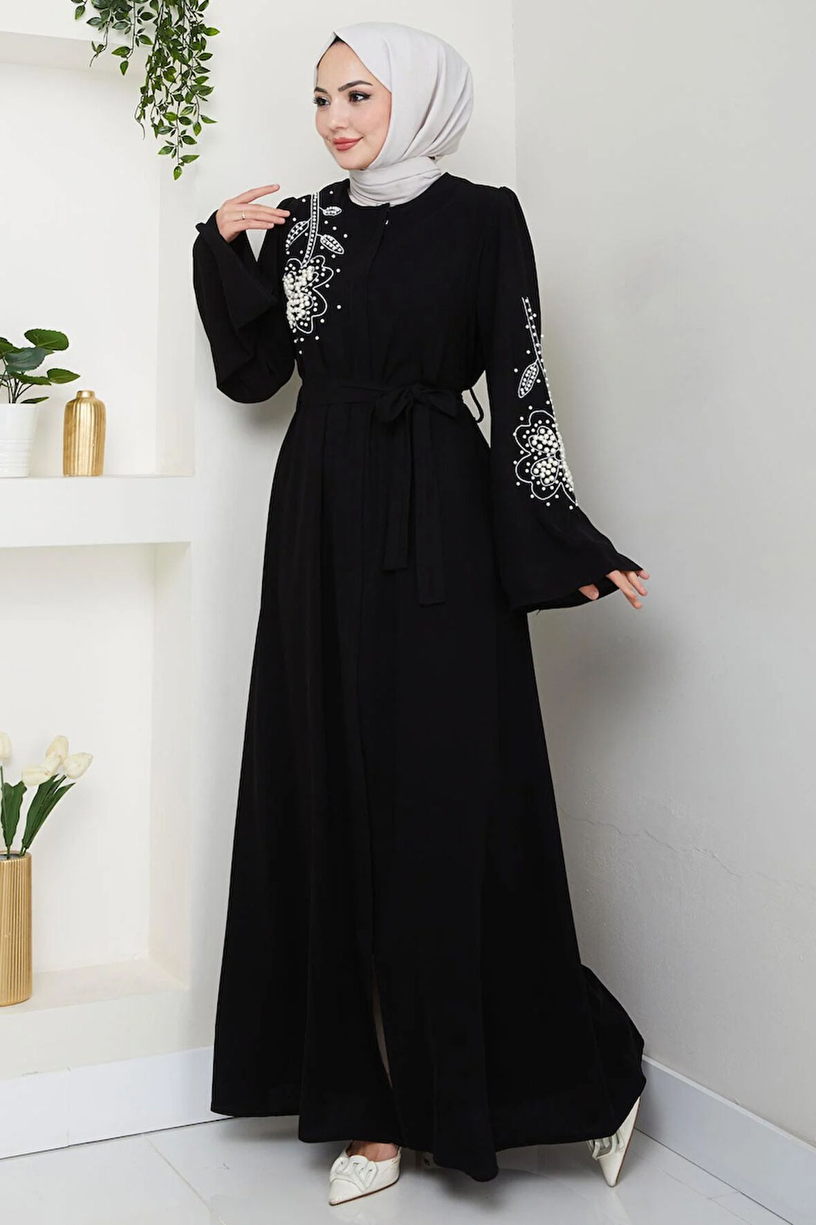 İncili Çiçek Motifli Kuşaklı Ferace Siyah HM2720