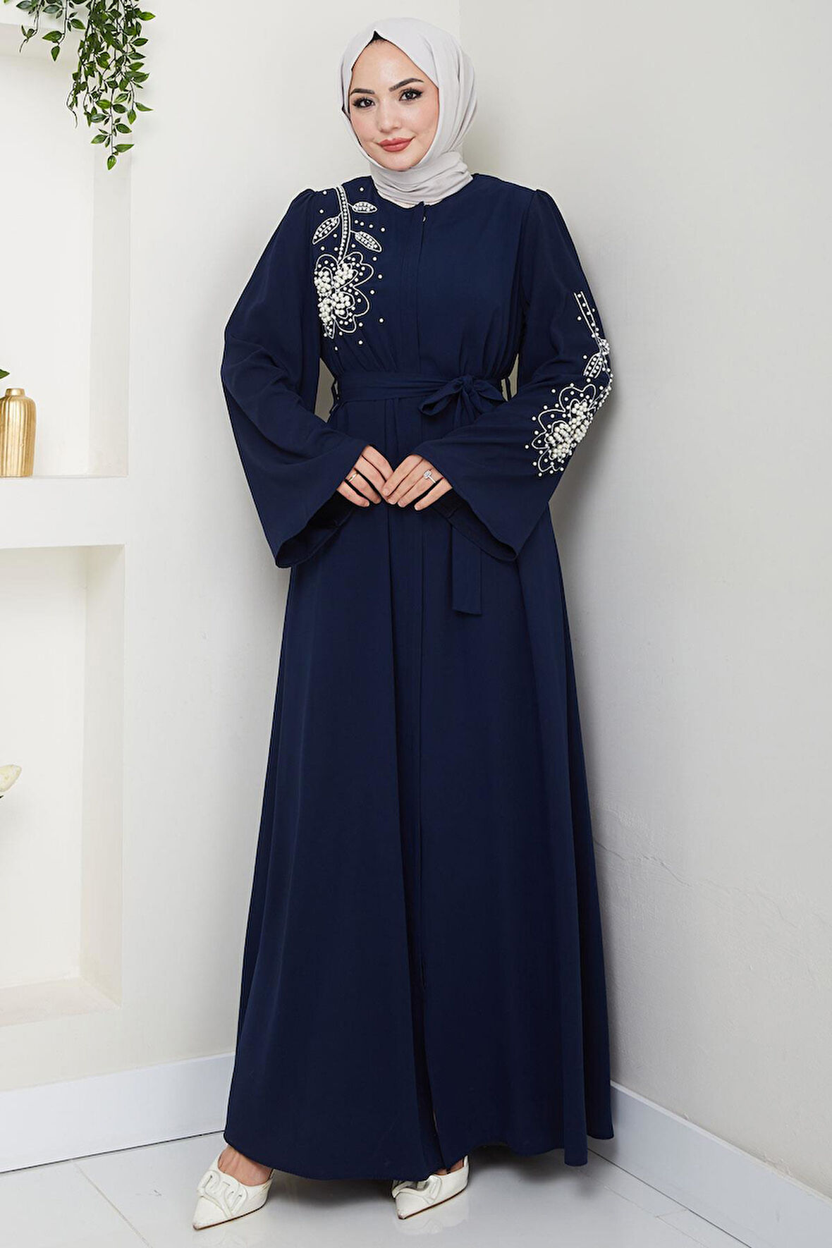 İncili Çiçek Motifli Kuşaklı Ferace Lacivert HM2720