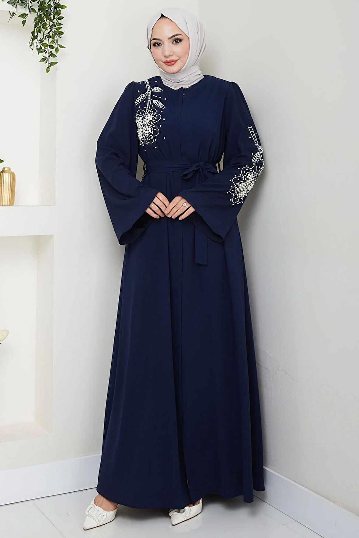 İncili Çiçek Motifli Kuşaklı Ferace Lacivert HM2720