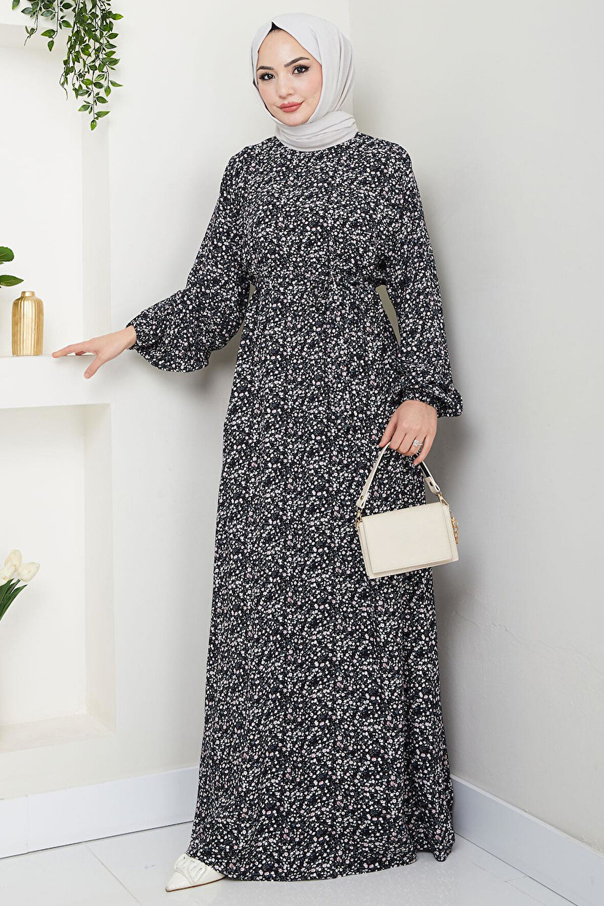 Çıtır Çiçek Desenli Yazlık Viskon Elbise Siyah HM2717