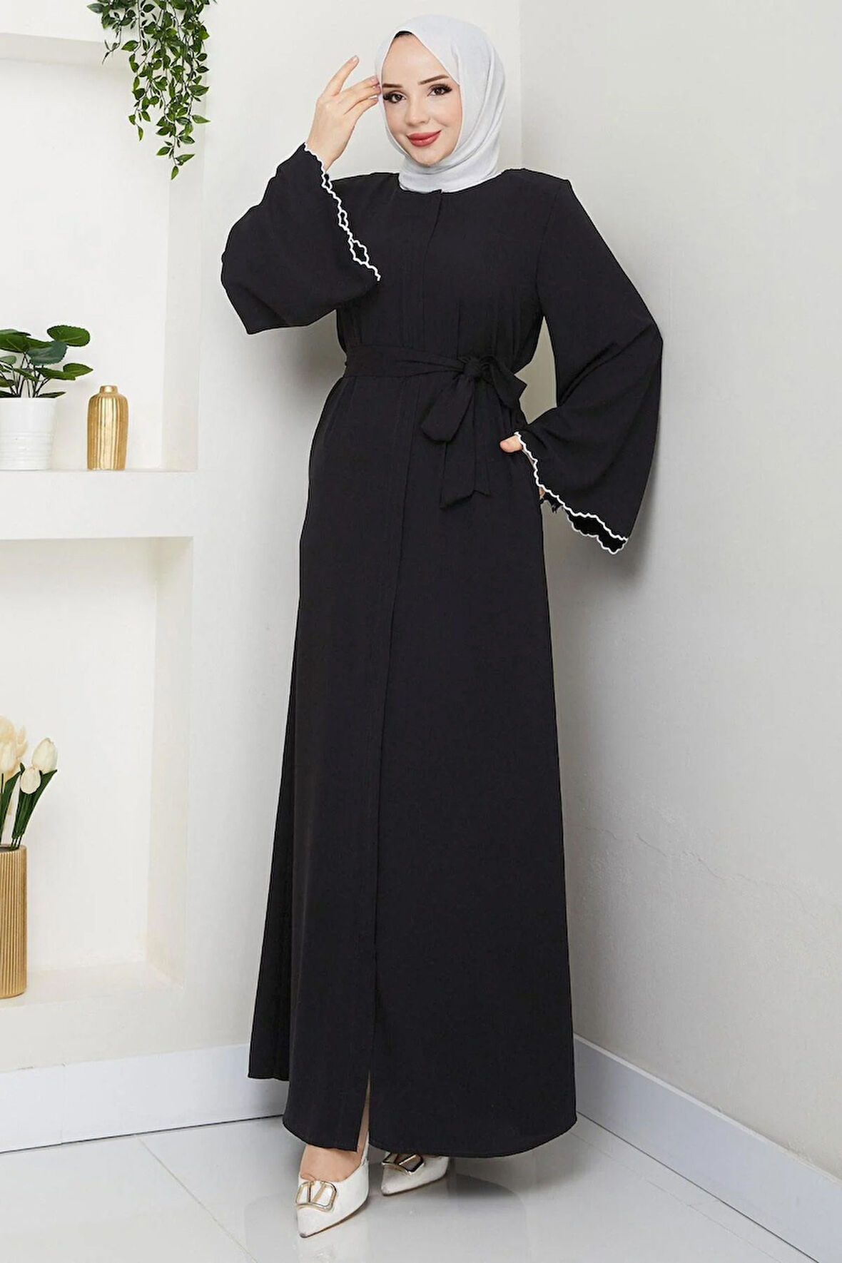 Kol Ucu Nakışlı Kuşaklı Ferace Siyah HM2728