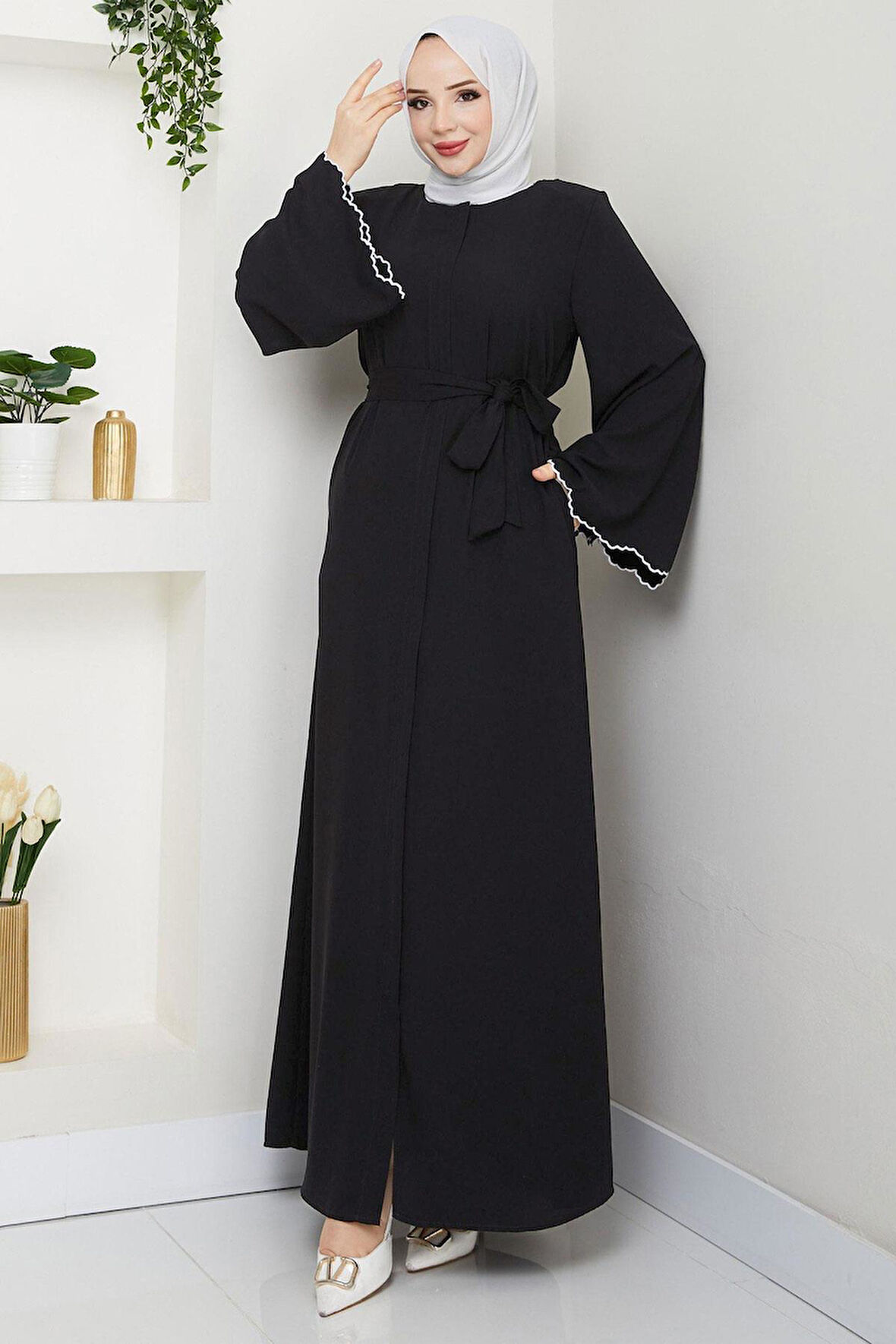 Kol Ucu Nakışlı Kuşaklı Ferace Siyah HM2728