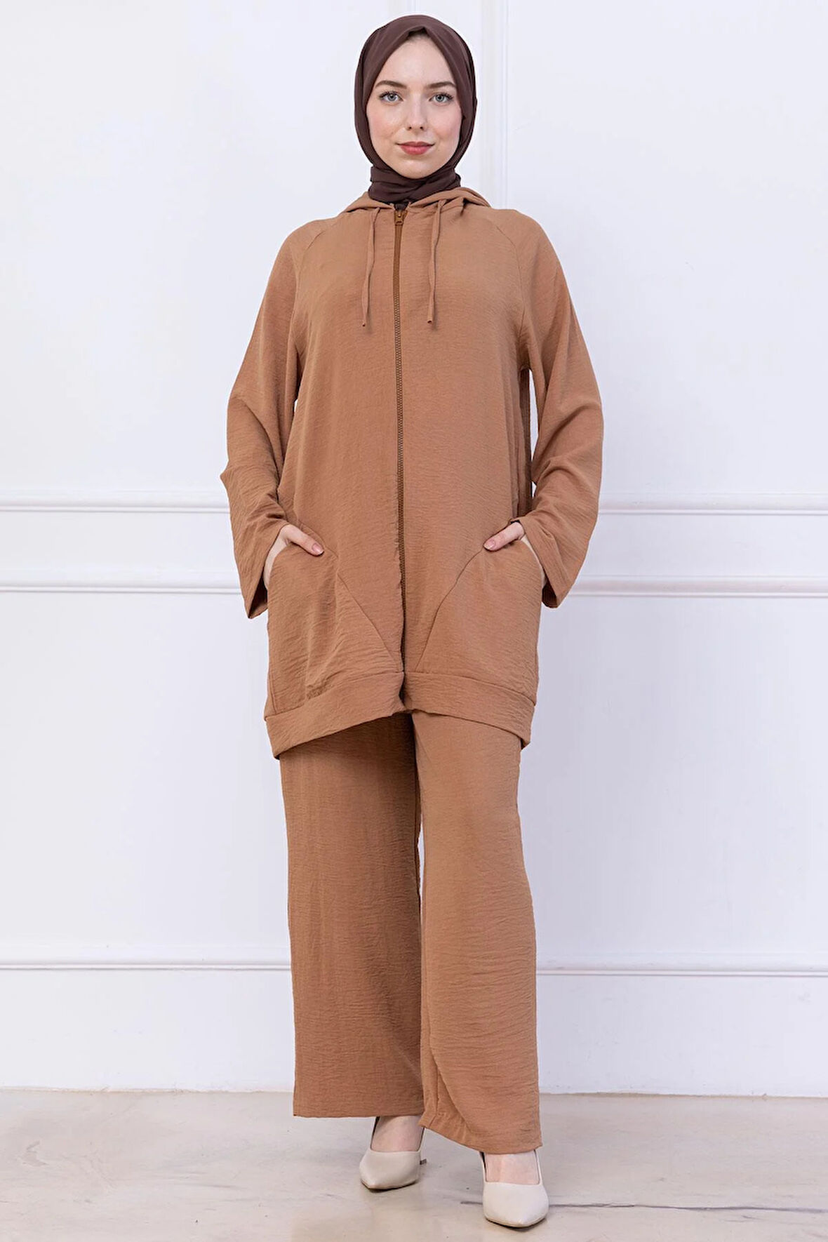Kapüşonlu Kanguru Cepli Fermuarlı Ayrobin Takım Camel HM2731
