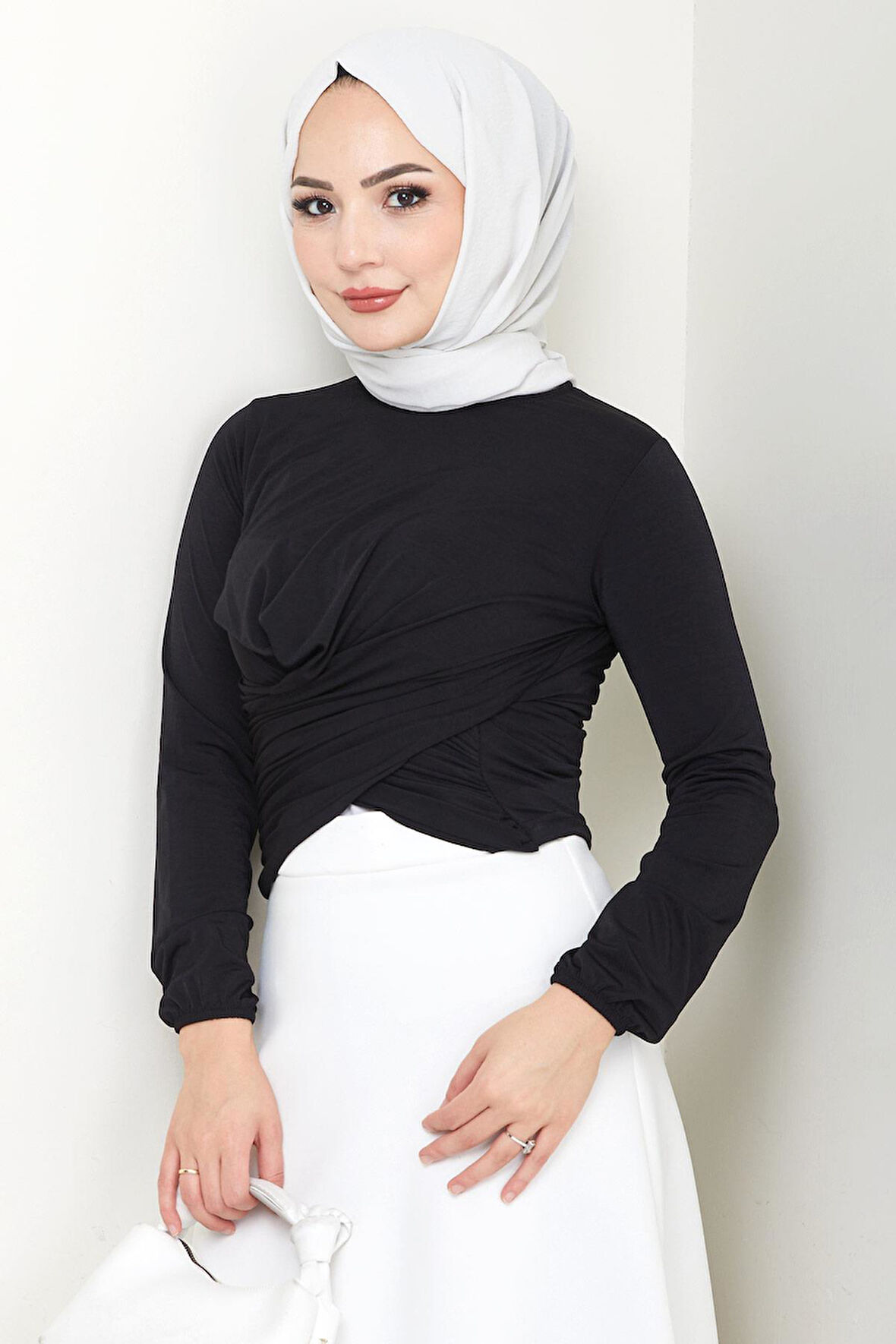 Bisiklet Yaka Büzgülü Sandy Bluz Siyah HM2765