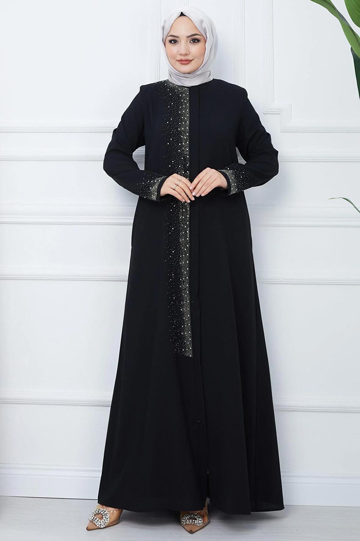 Işıl Taş Detaylı Büyük Beden Ferace Siyah HM2351