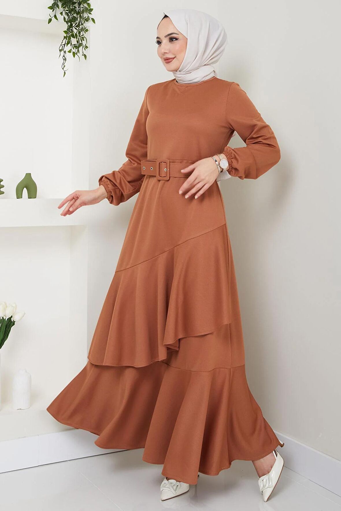 Volan Detaylı Kemerli Elbise Taba HM2421