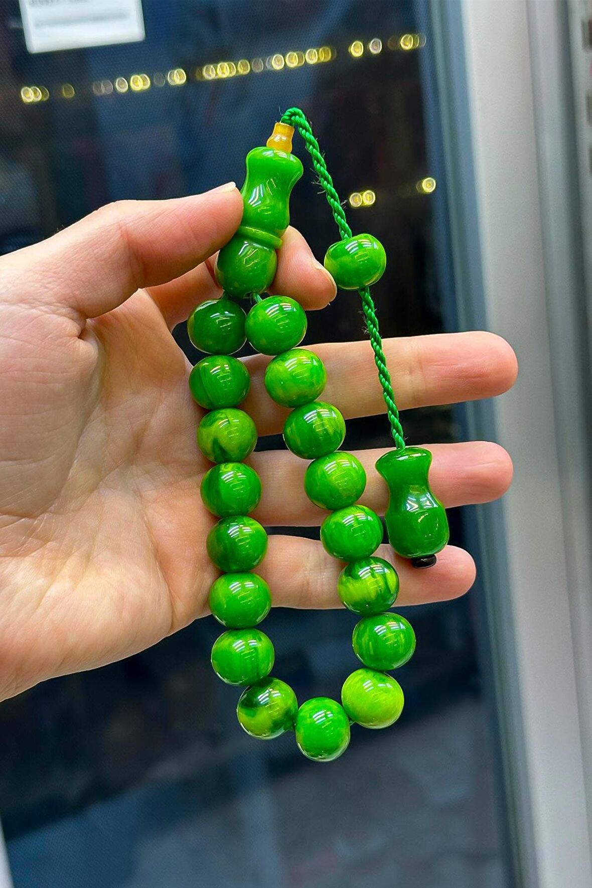 Fıstık Yeşili 17'Lik Sıkma Kehribar Tesbih
