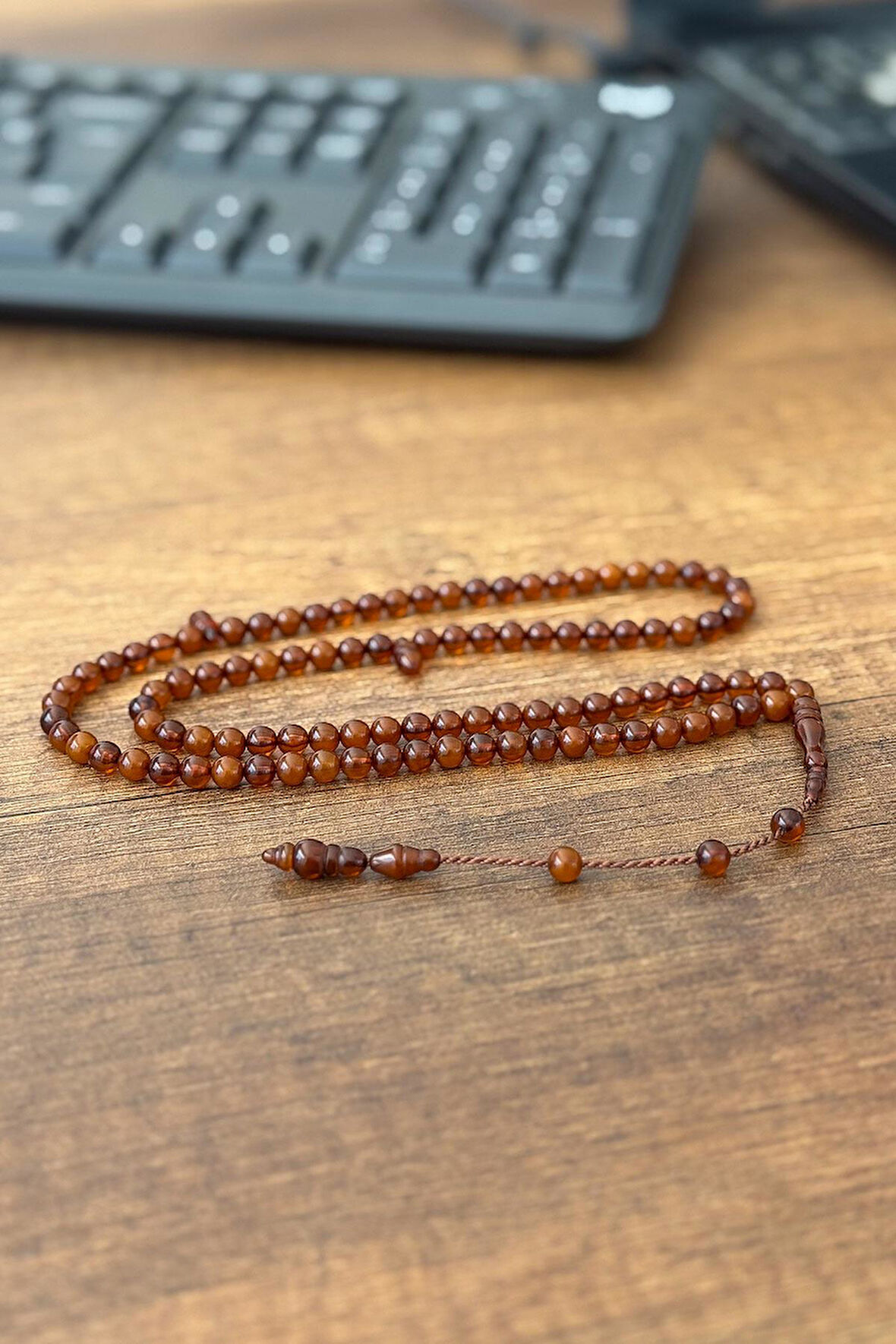 Güzel Çekimli Cep Boy Kahverengi 99'luk Namaz Tesbihi