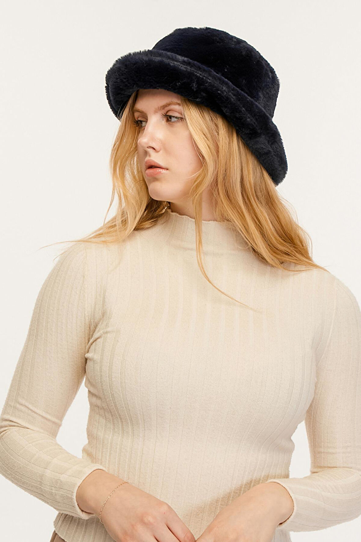 Benitto Kadın Peluş Bucket Şapka 7002