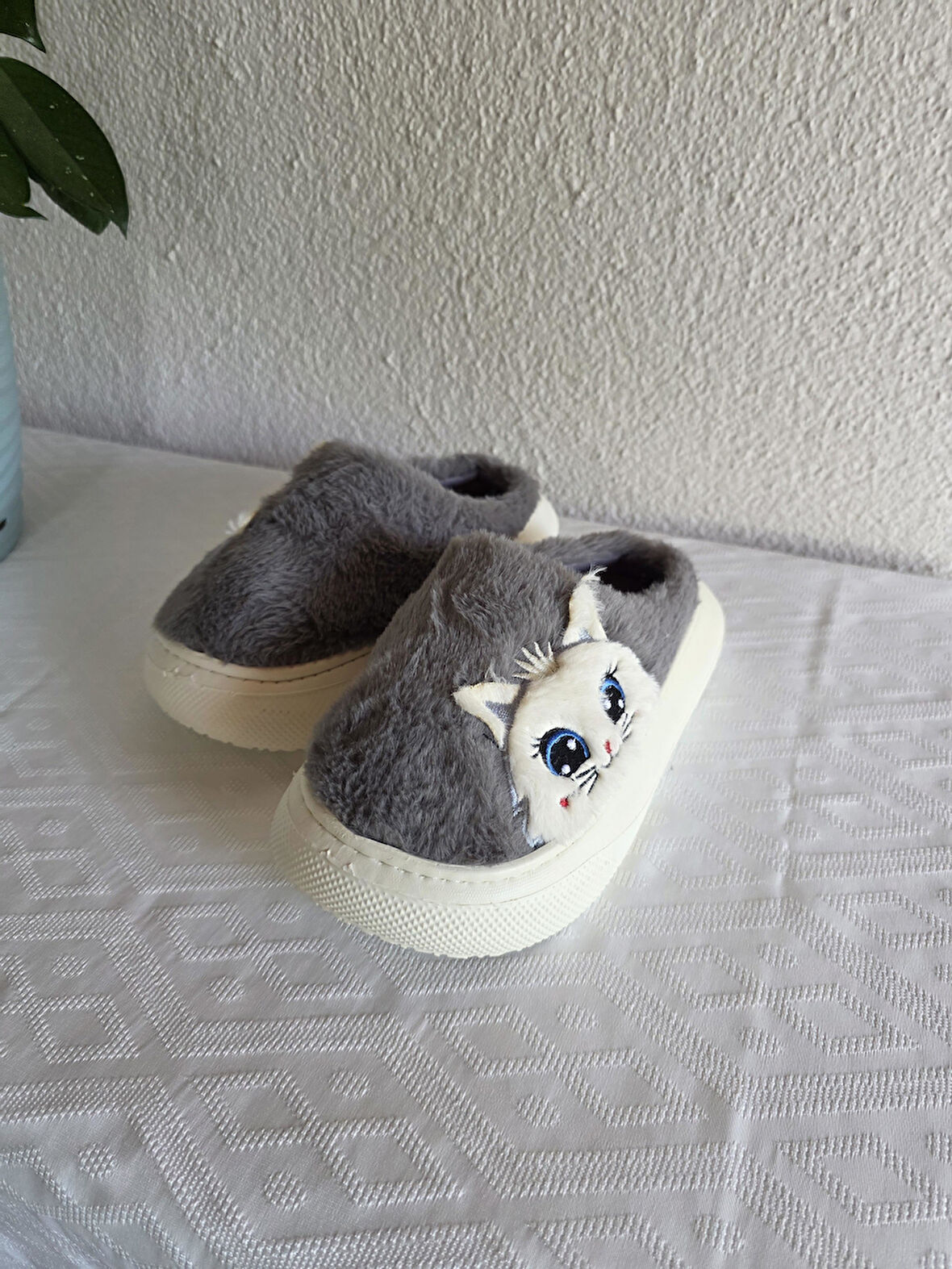 Kadın Kedili Peluş Rahat Ev Terliği 25BNT133