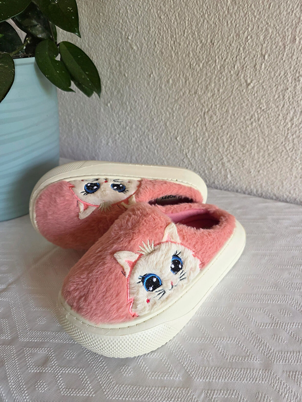 Kadın Kedili Peluş Rahat Ev Terliği 25BNT133