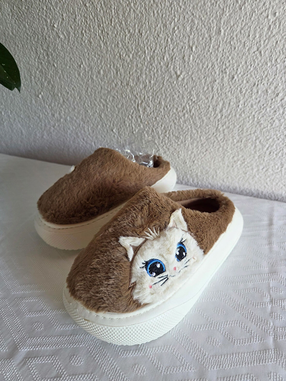 Kadın Kedili Peluş Rahat Ev Terliği 25BNT133