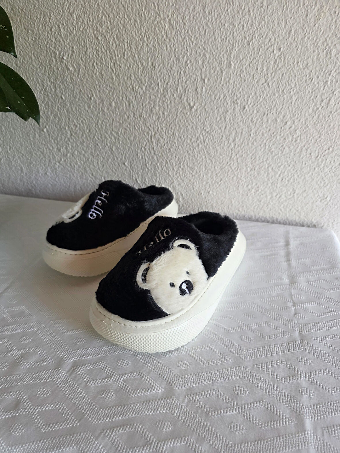 Kadın Ayıcık Desenli Rahat Peluş Ev Terliği 25BNT132