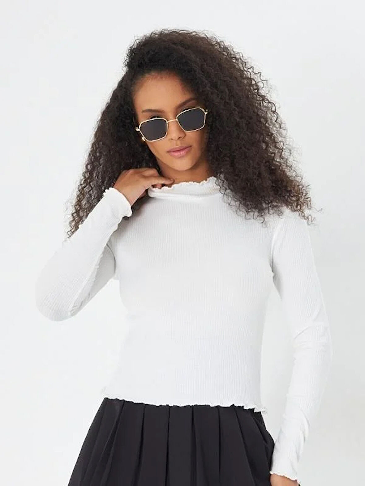 Beyaz Yarım Balıkçı Yaka Baby Overlok Bitiş Detaylı Fitilli Uzun Kollu Kadın Bluz- 2461