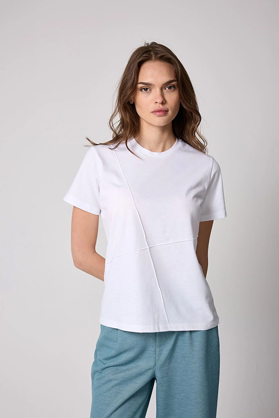 Kadın T-Shirt Beyaz Parçalı Dikiş Detaylı Regular Fit Basic - 2509