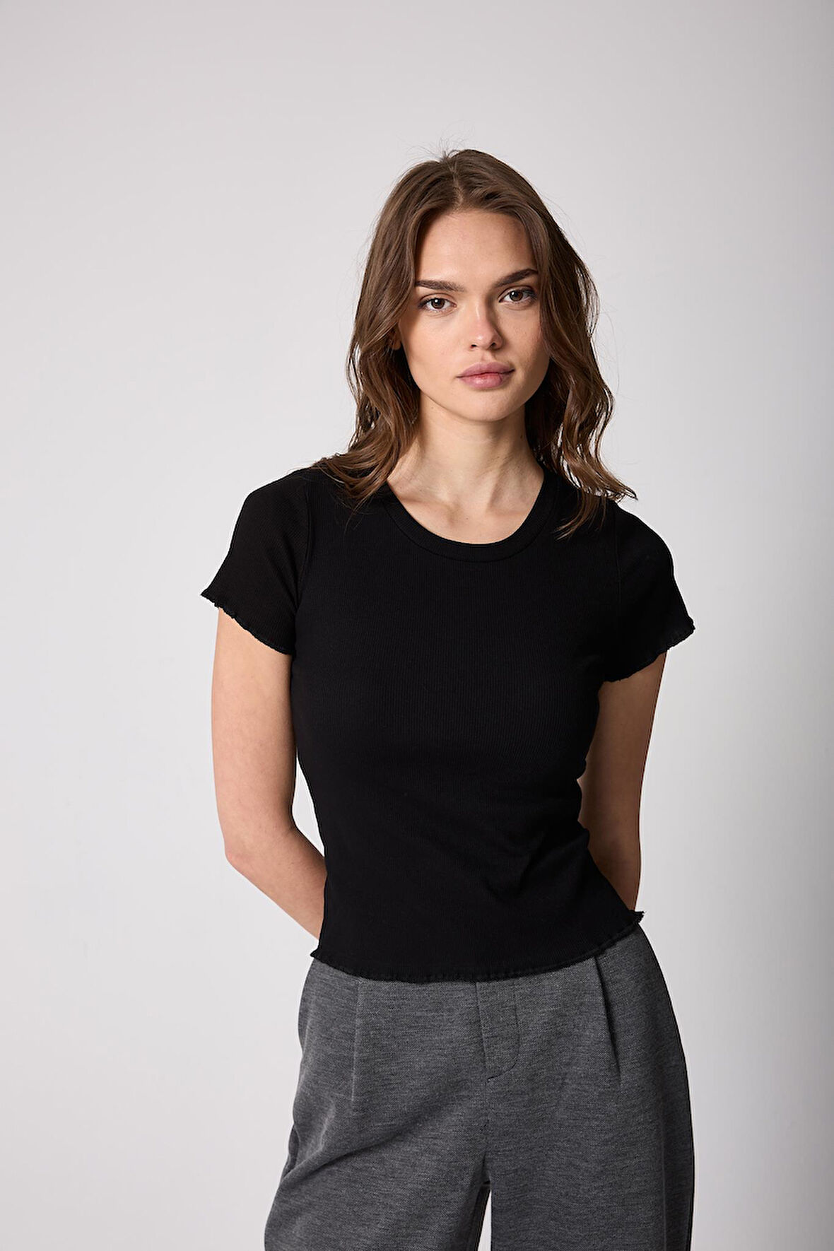 Kadın T-Shirt Siyah Fitilli Slim Fit Kısa Kol Baby Overlok Detaylı Basic - 2511