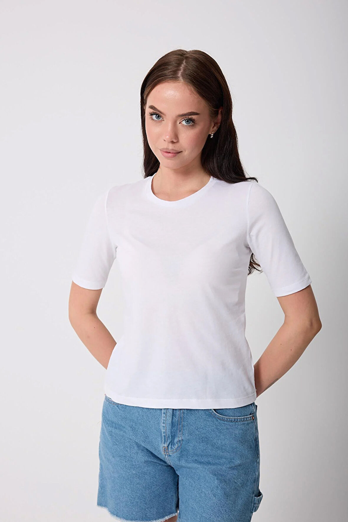 Kadın Beyaz Likralı Yarım Kollu Basic T-shirt - 2524