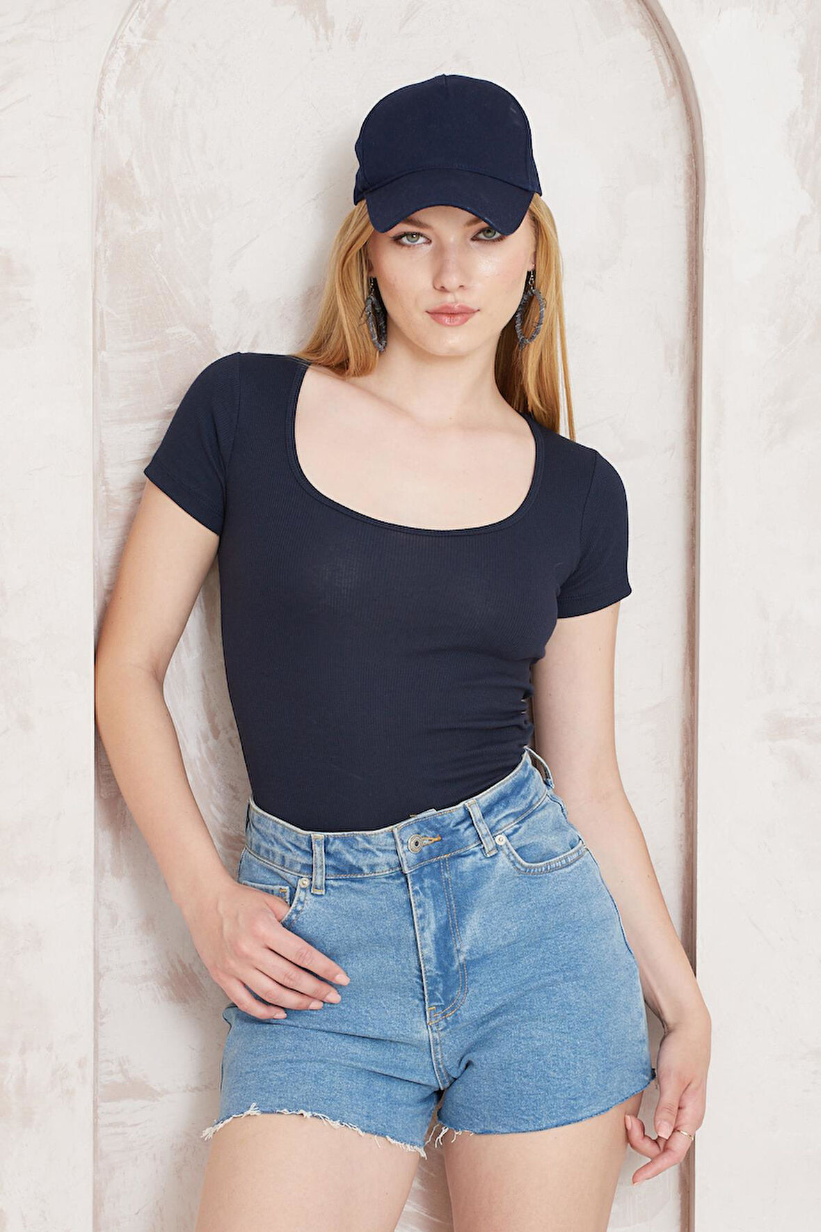 Amida Lacivert Derin Yuvarklak Yaka Kısa Kollu Kadın T-shirt- 2405